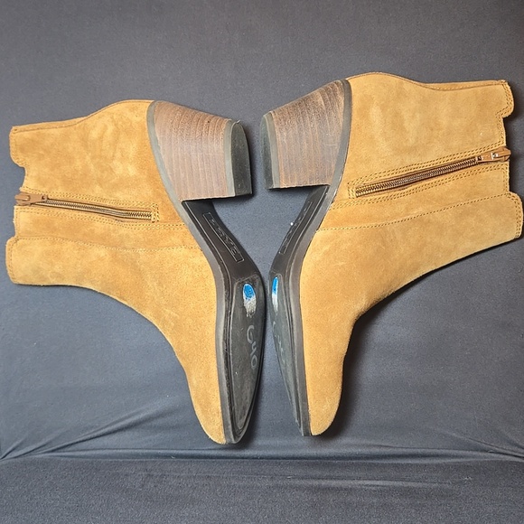 Frye Sandra Chelsea Boots - Suede Ankle Boots In Chestnut NWOB - Picture 7 of 12